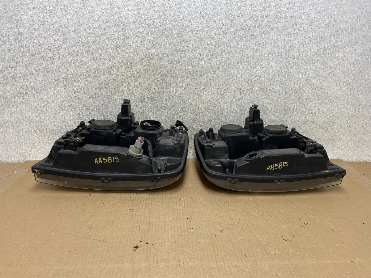 2006 - 2009 Chevrolet Trailblazer Left+Right Headlights Flush Half Bar AH5815 DW11
