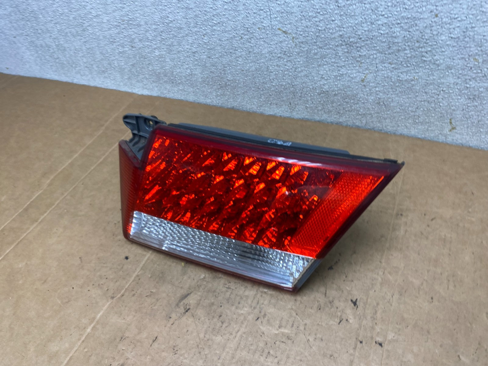 2006 2007 2008 2009 Hyundai Azera Right Passenger Inner Tail Light T2284 DW1