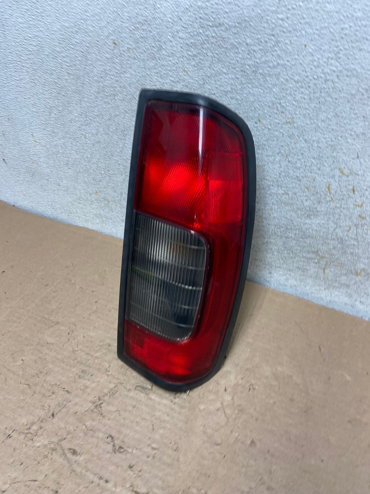 1998 1999 2000 Nissan Frontier Right Passenger RH Side Tail light AI1010 LK1