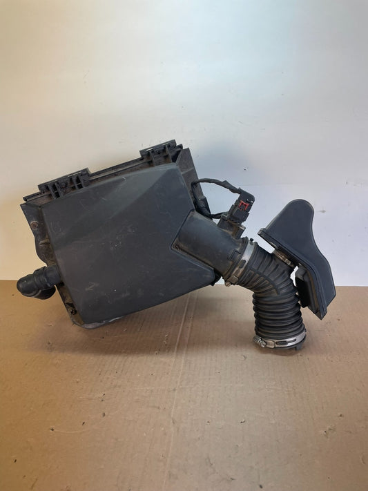 2009 to 2011 Nissan Murano Air Clenaer Filter Box ag2666 DG0