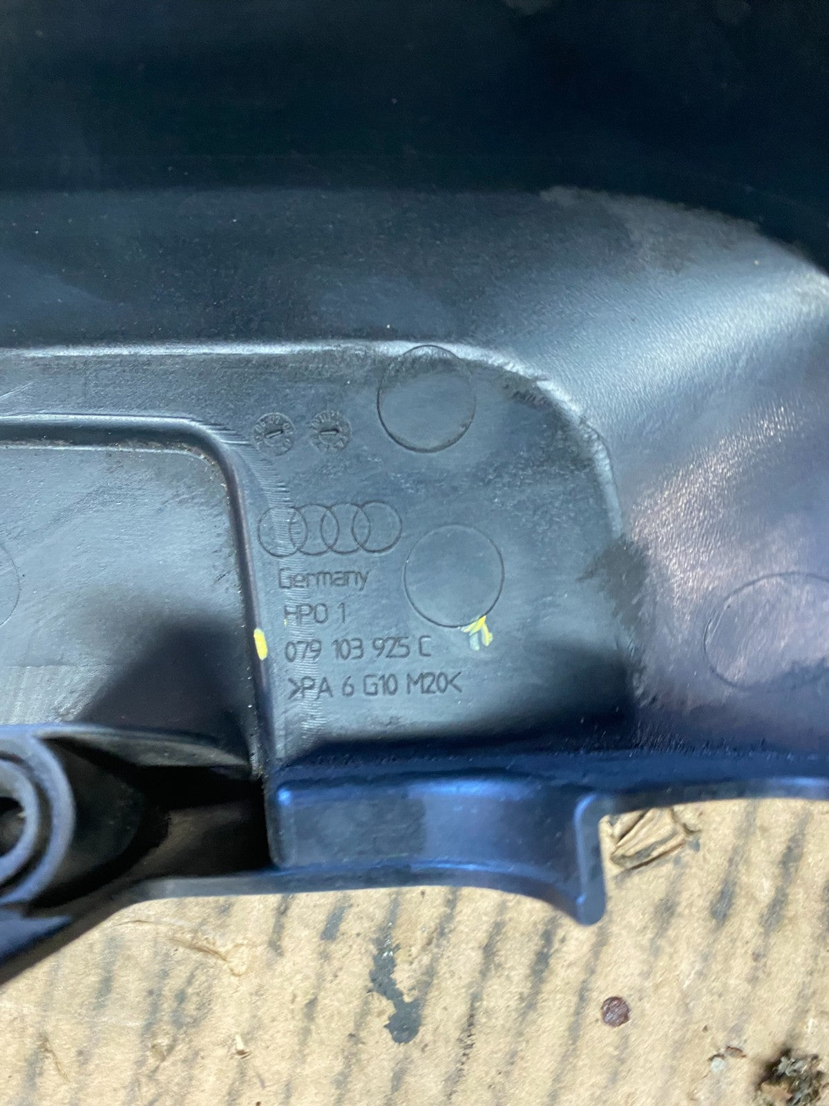 2004 2005 2006 Audi A8 4.2L Engine Motor Cover S8706 DG8