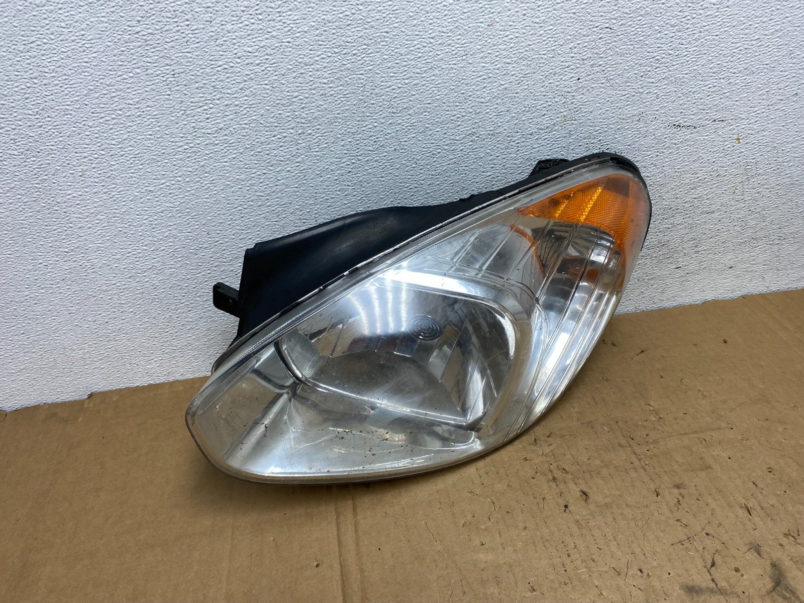 2006 to 2011 Hyundai Accent Sedan Left Driver LH Halogen Headlight AD3175 DW2