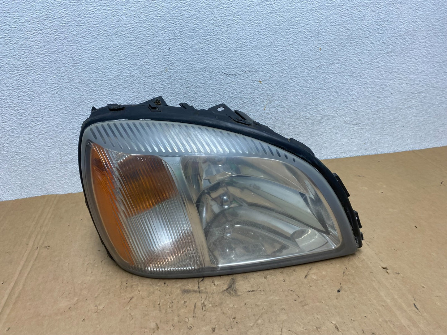 2000 to 2005 Cadillac Deville Right Passenger RH Side Headlight AD3228 DW0
