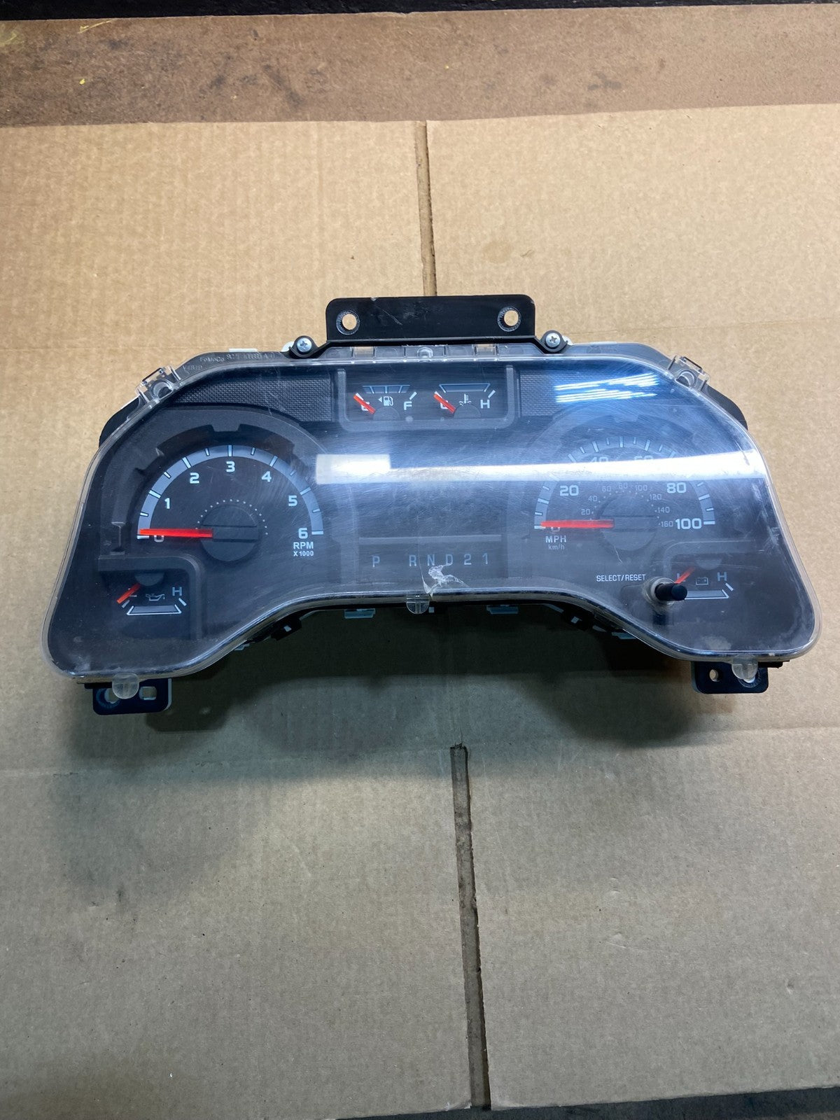 2010 Ford E150 E250 E350 VAN Gauge Speedometer Cluster Y7409 DG2