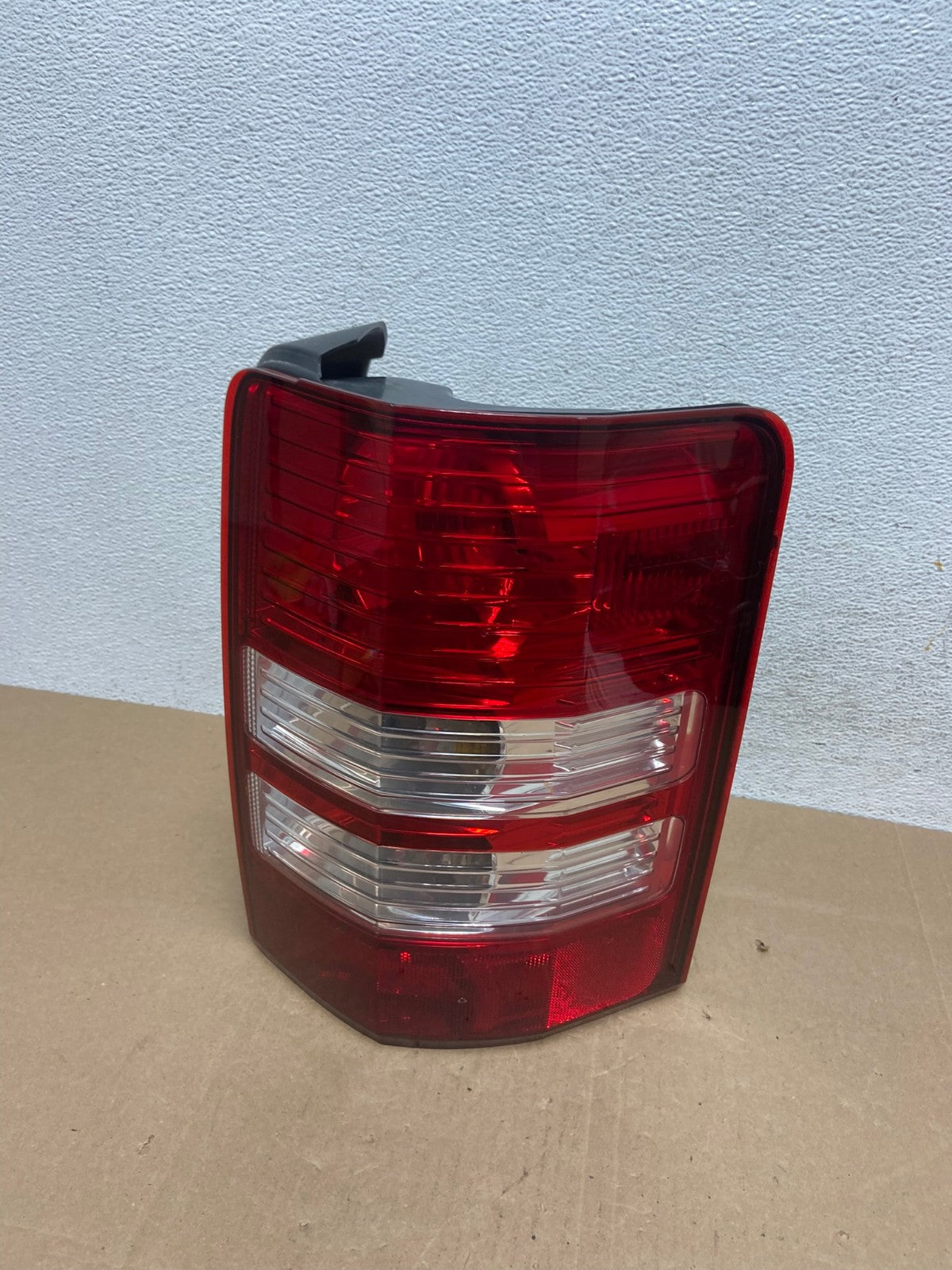 2008 to 2012 Jeep Liberty Right Passenger RH Side Tail Light AE4968 LK0