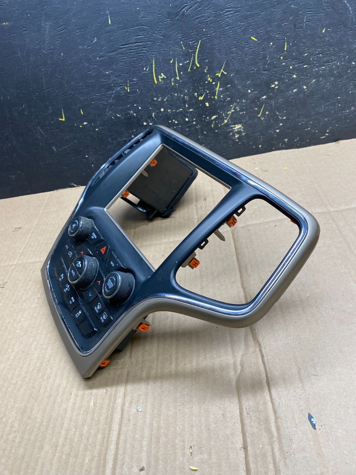 2014-2015 Jeep Grand Cherokee Center Radio Climate Control Bezel Vent AC9202 DG2