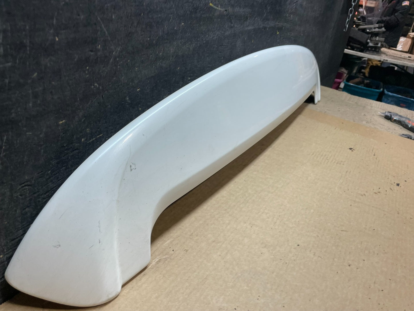 2011 to 2015 Kia Sorento Rear Spoiler Wing Brake Light V6924 DG2