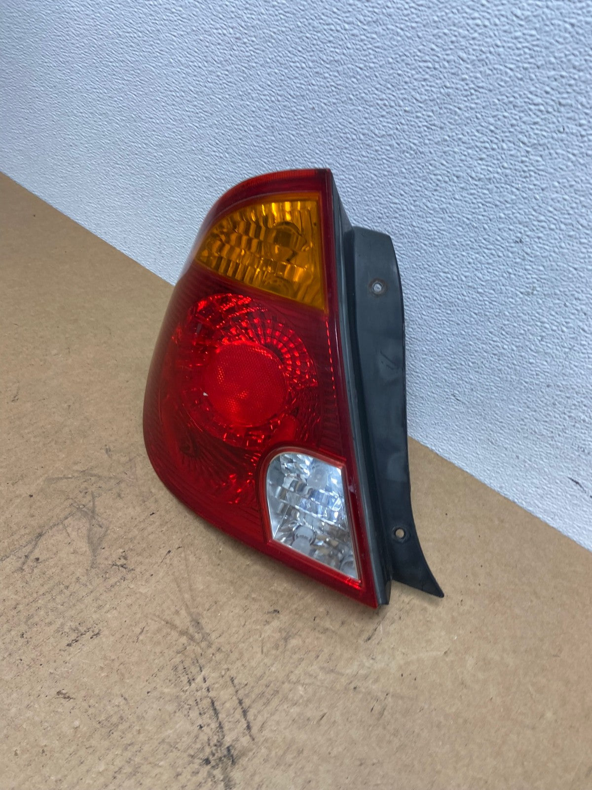 2003 to 2006 Hyundai Accent Hatchback Left Driver LH Tail Light Oem AC29541