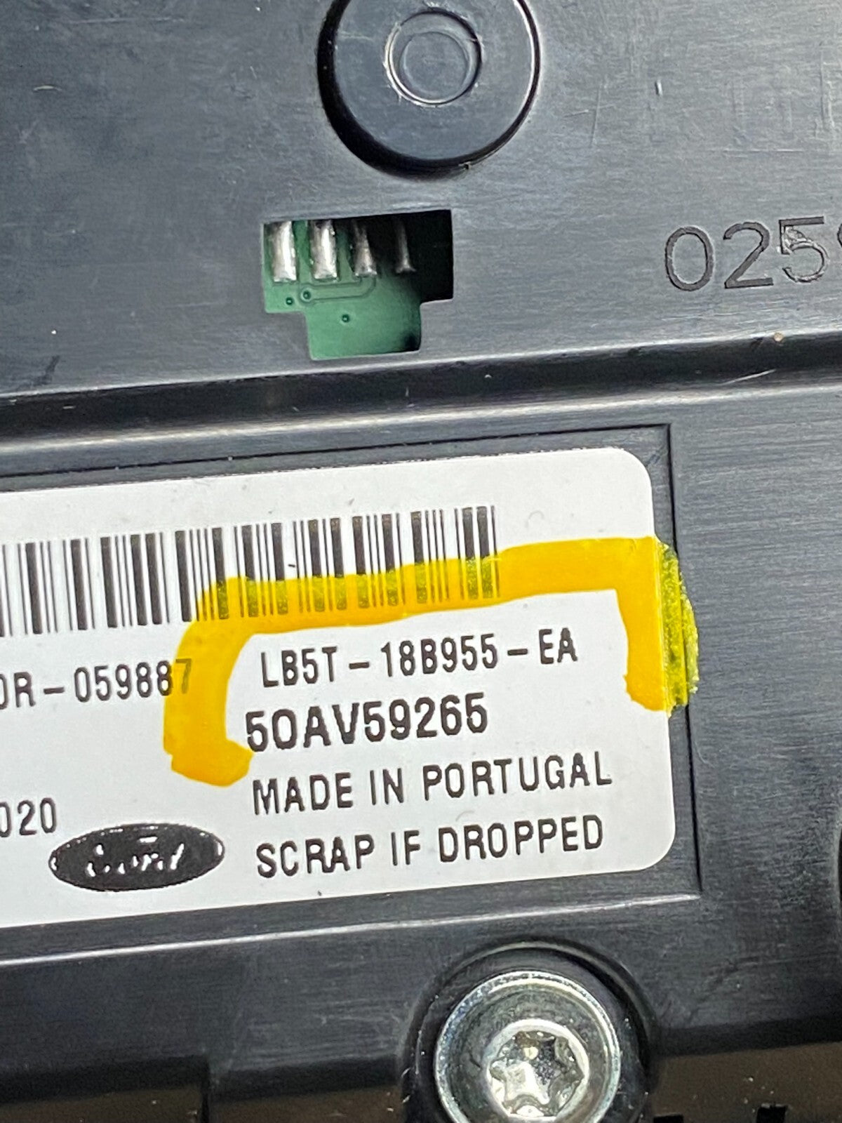2020 to 2023 Ford Explorer Console Radio Display Screen Air Vents F5210 DG17