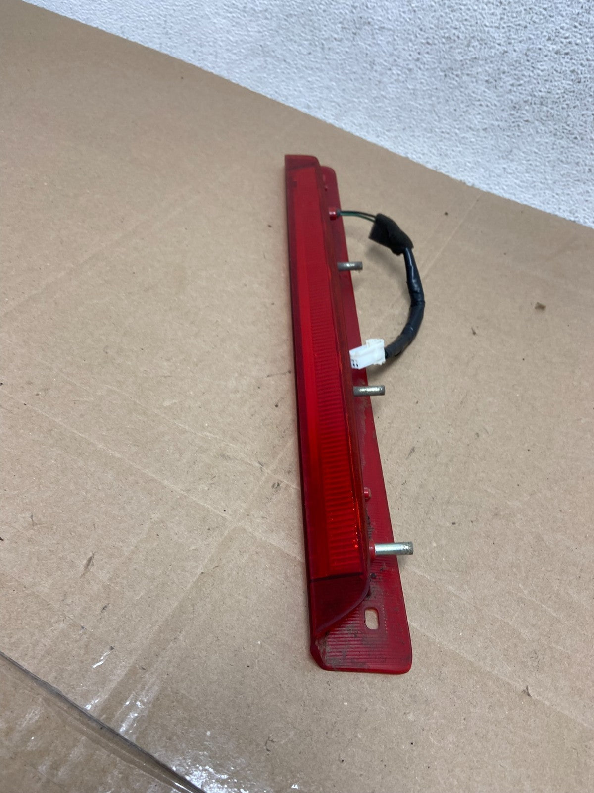 2005 to 2011 Hyundai Accent Trunk Lid Hatch 3rd Brake Light AE4882 DG5