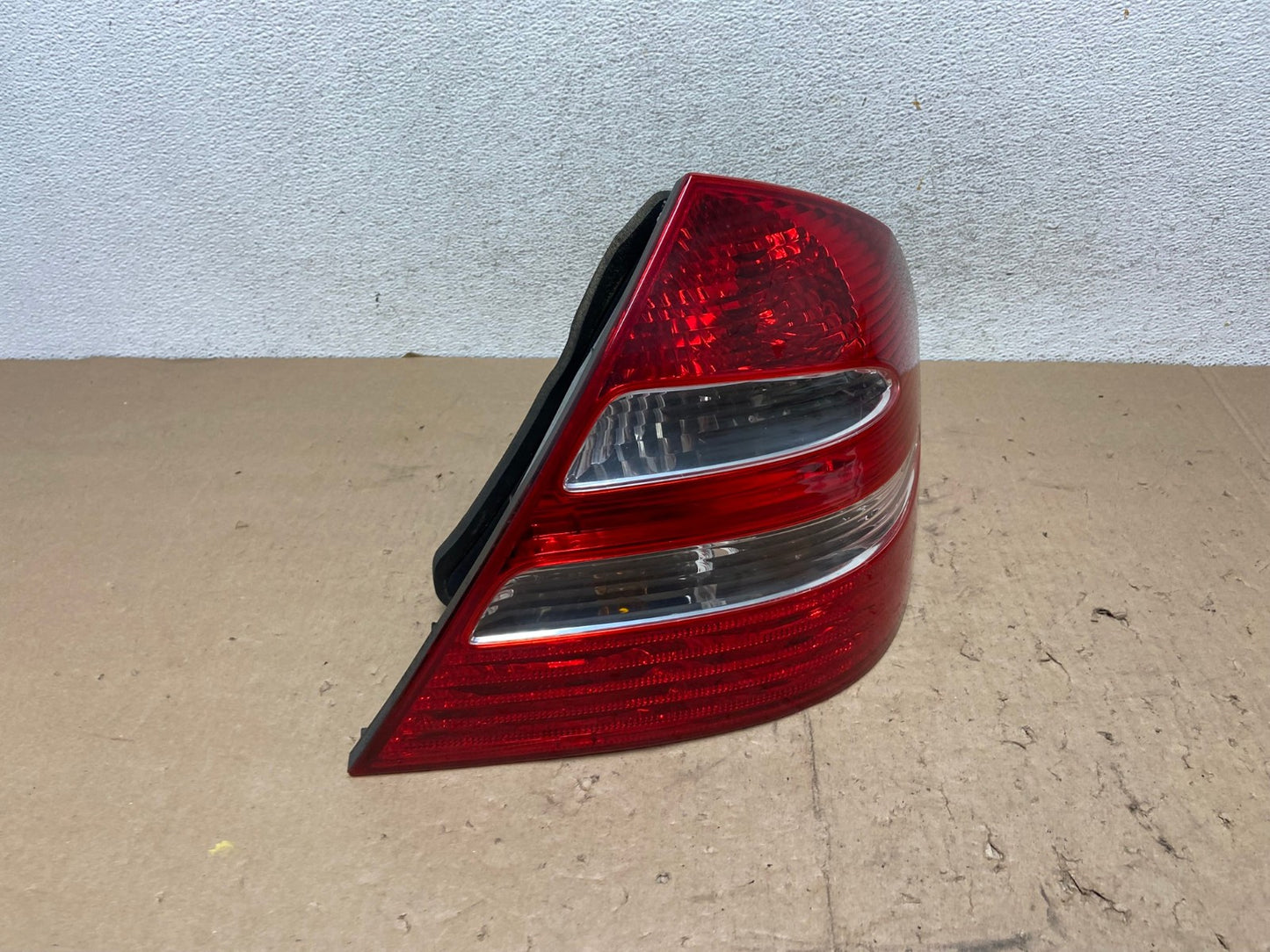 No Led 2003-2006 Mercedes E Class Sedan Right Passenger Tail Light AG5534 LK2