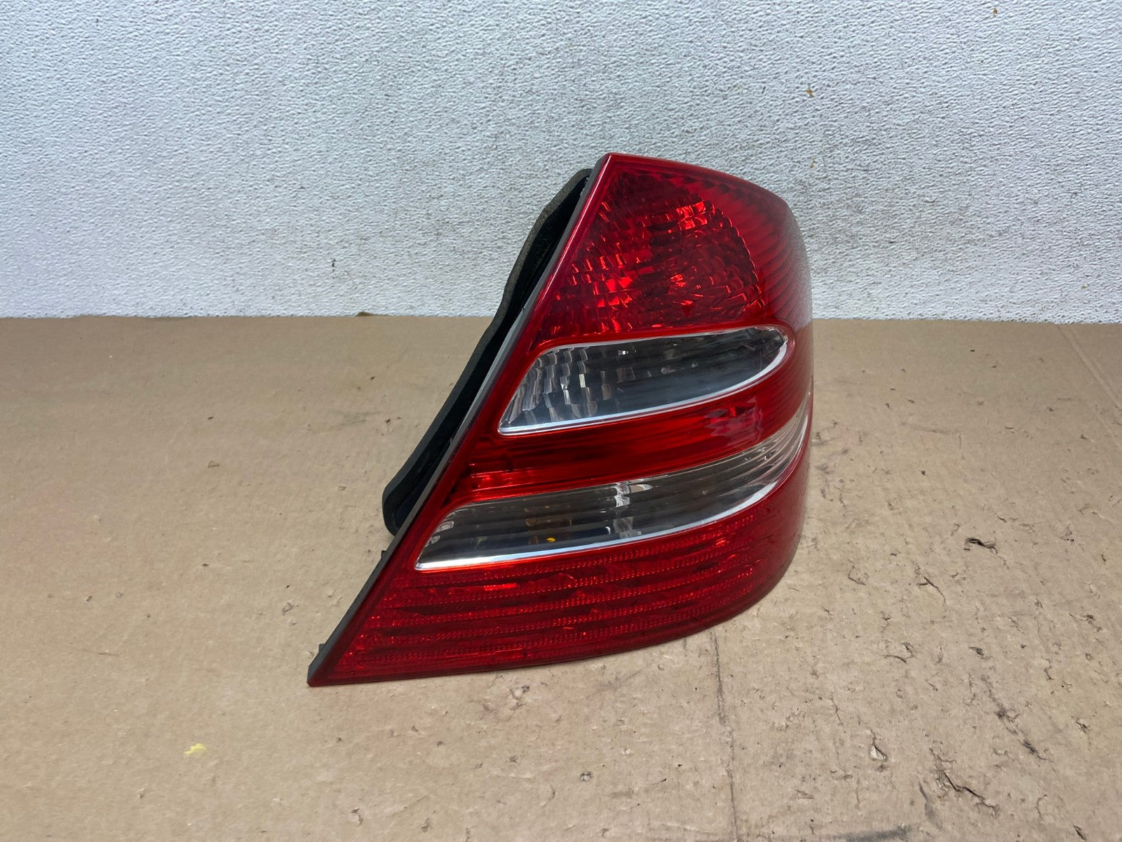 No Led 2003-2006 Mercedes E Class Sedan Right Passenger Tail Light AG5534 LK2