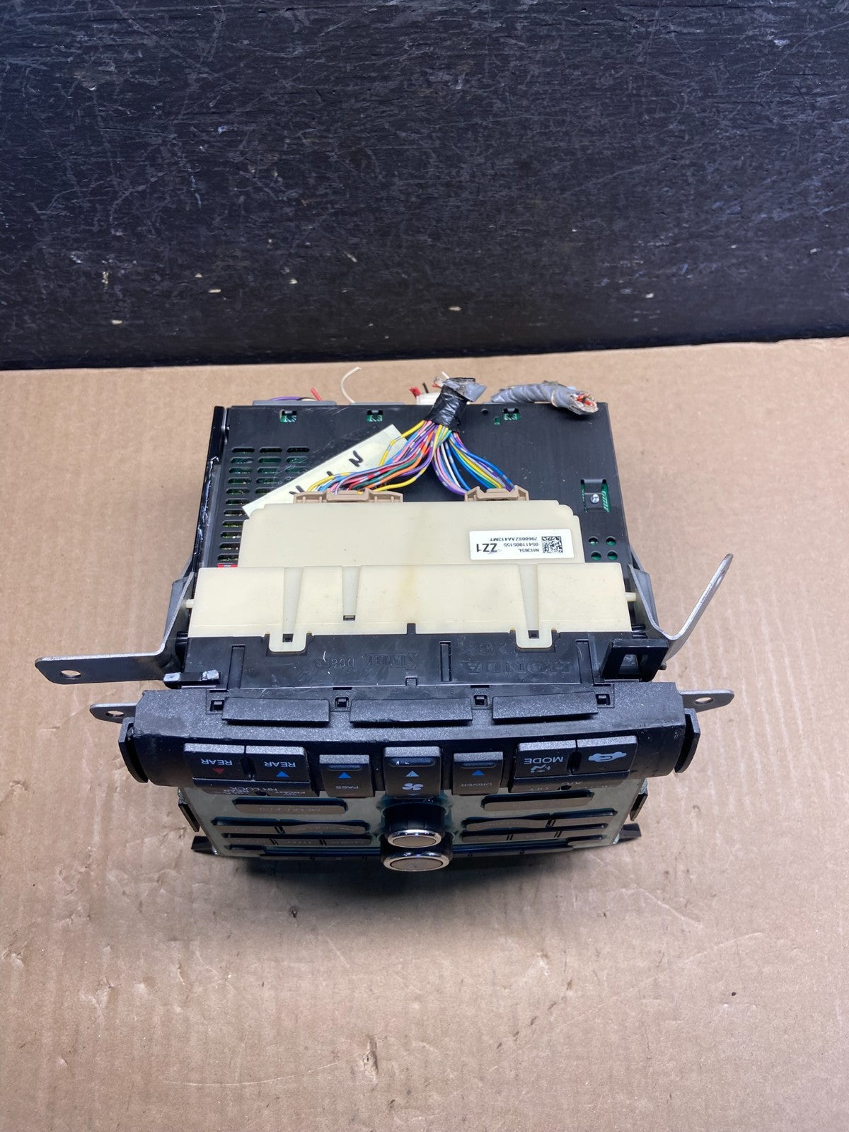 2009 to 2011 Honda Pilot AM FM CD Audio Radio Player Climate Control AF9401 DG4
