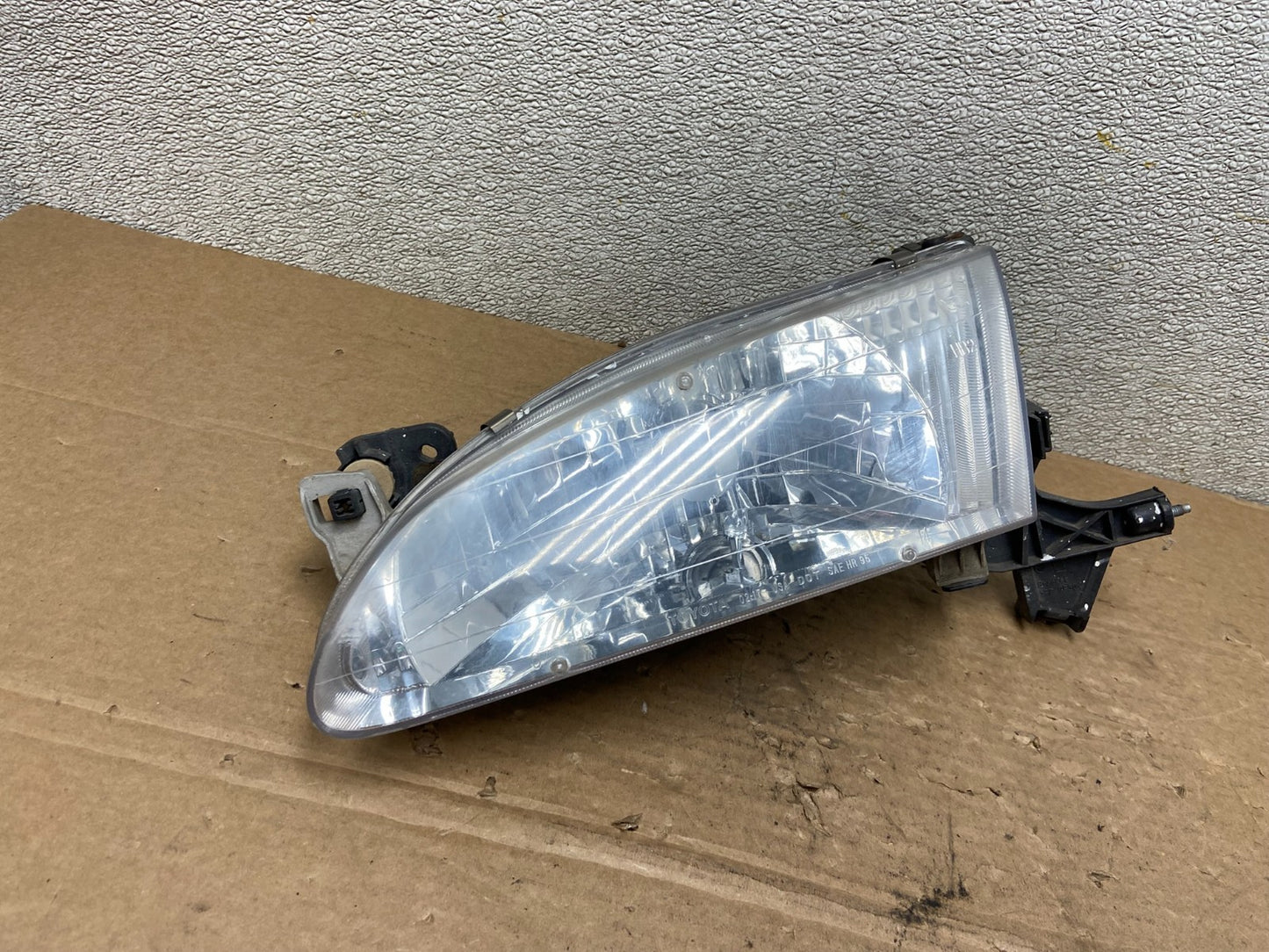 1998 to 2000 Toyota Corolla Front Left Driver Halogen Headlight AB4698 DW2