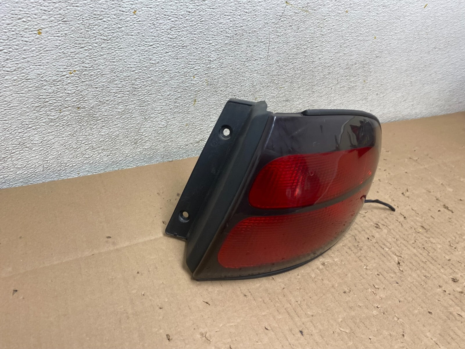 1998 to 1999 Ford Taurus Wagon Right Passenger RH Side Tail Light OEM L7410 DG2