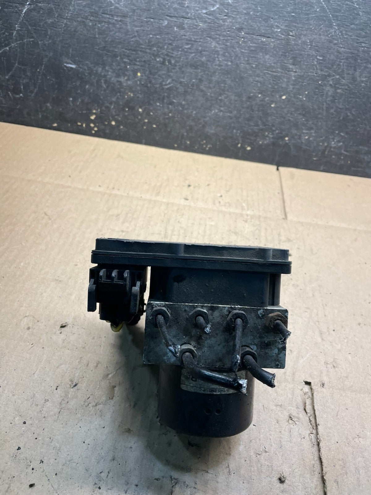 2003 2004 Ford Explorer  ABS Anti Lock Brake Pump Module Oem V9082 DG2