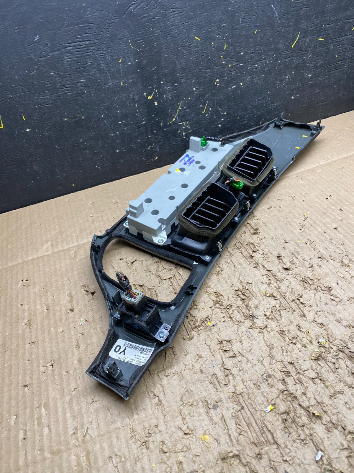 2005 to 2010 Honda Odyssey  Radio Climate Control Dash Trim Bezel V7474 DG4