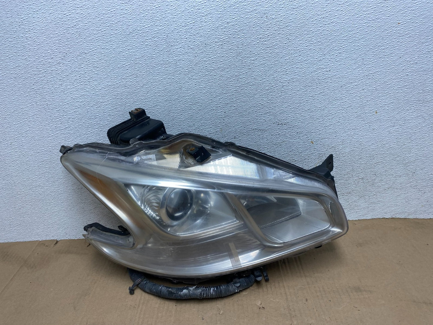 2009 - 2014 Nissan Maxima Headlight Right Passenger Xenon HID TYC AE9090 DW0