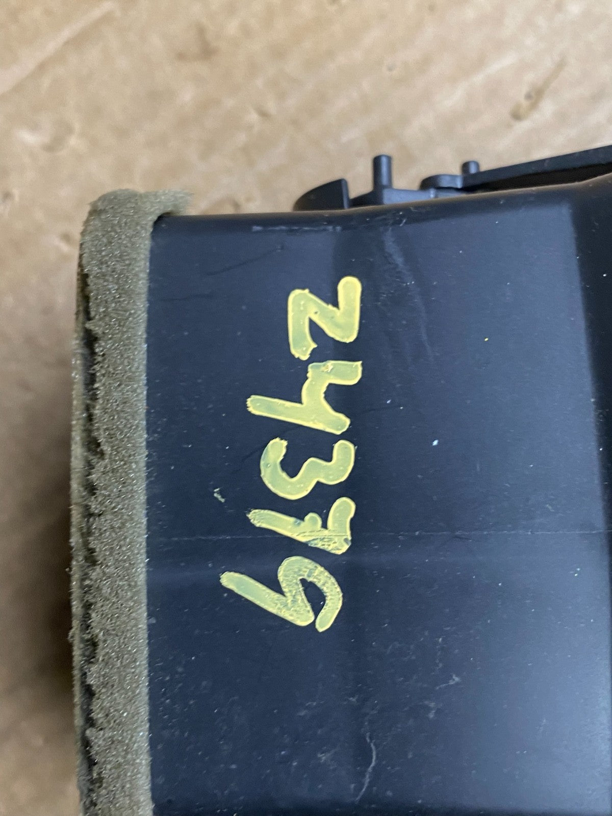 2006 to 2011 Cadillac DTS Dash Right Air Vent  OEM Z4379  DG6