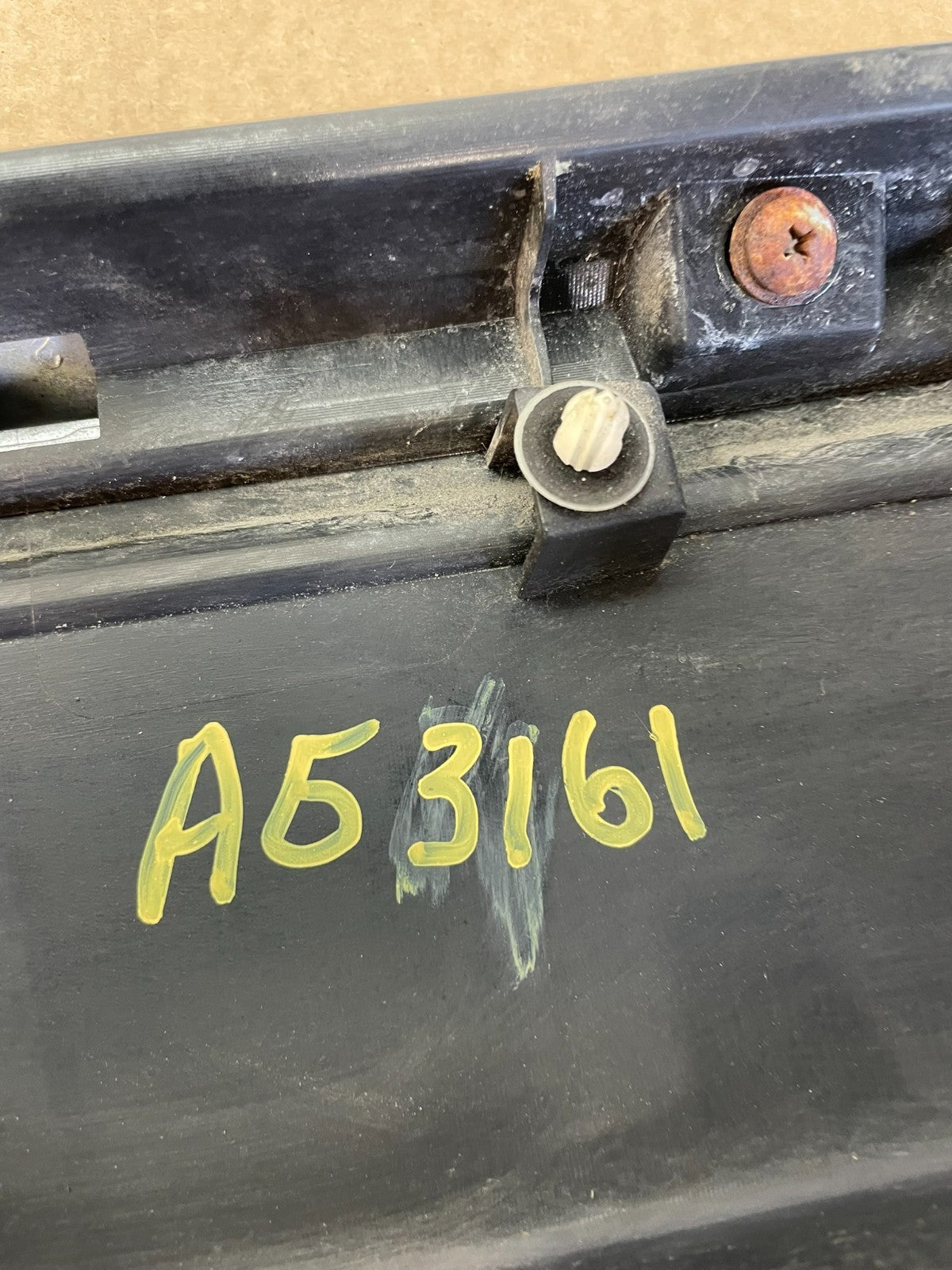 2014-2015 Mitsubishi Outlander Trunk Tailgate Liftgate Center Panel AG3161 DG5