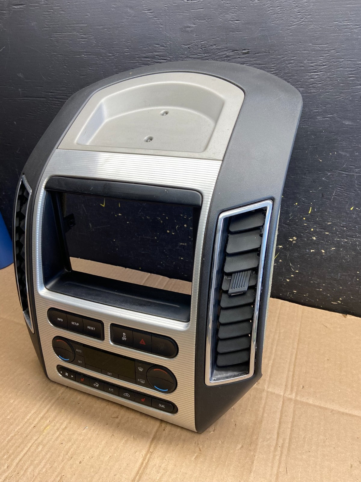 2007 - 2010 Ford Edge Heater Climate Control Radio Control Dash Bezel aa4868 DG2
