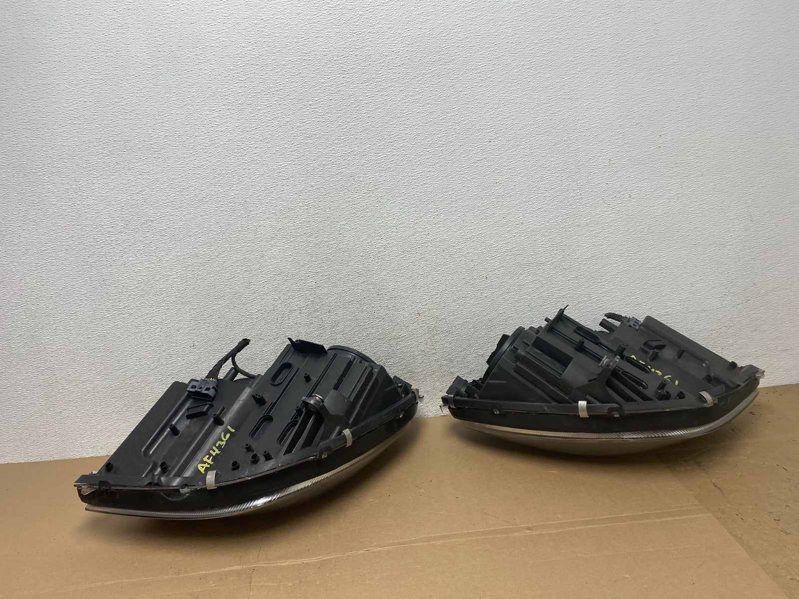 2006 to 2010 Mercedes-Benz CLS550 Left+Right Side Halogen Headlight AF43618