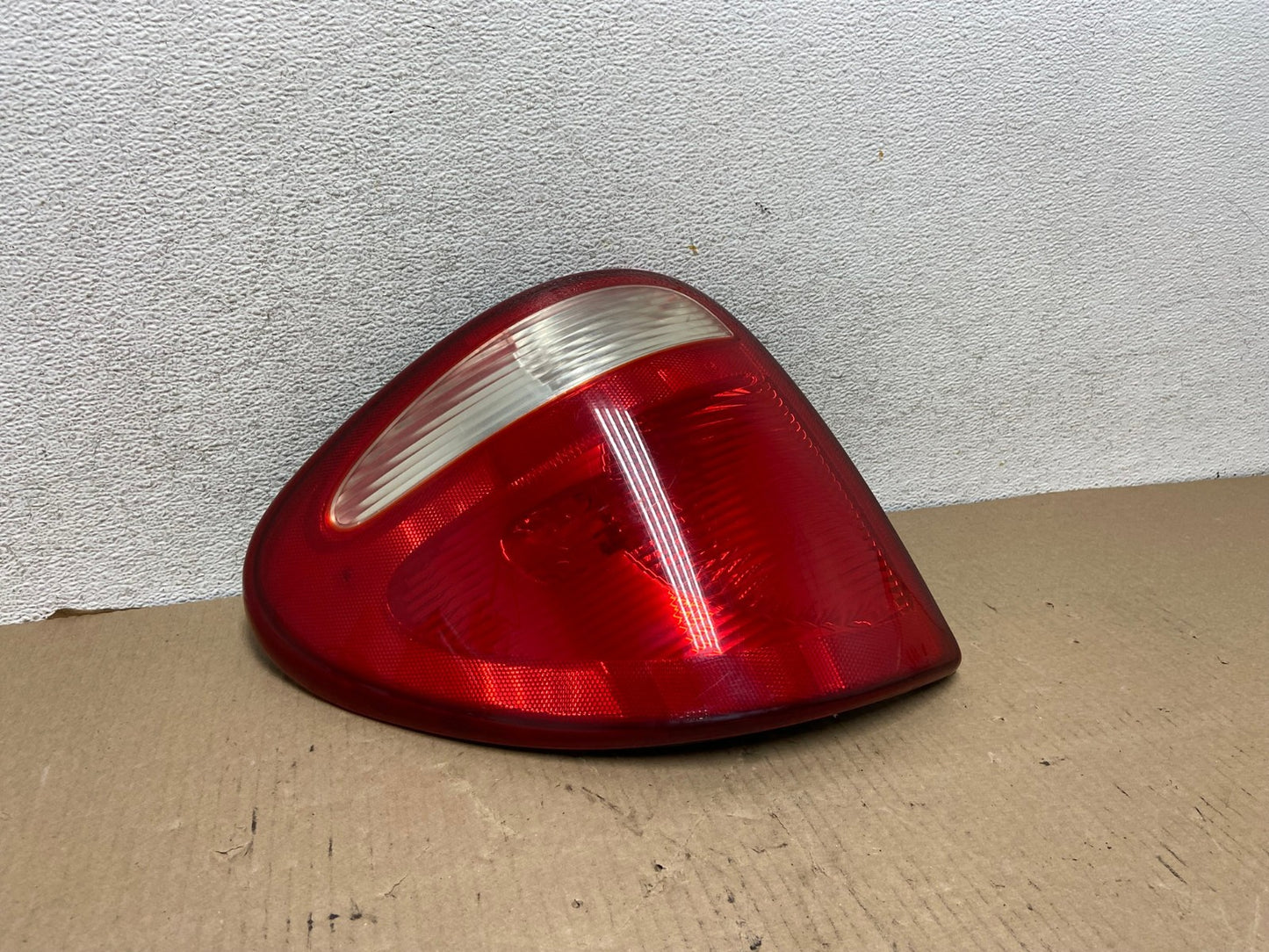 2004 to 2007 Dodge Grand Caravan Left Driver Lh Tail Light AG7938 LK0