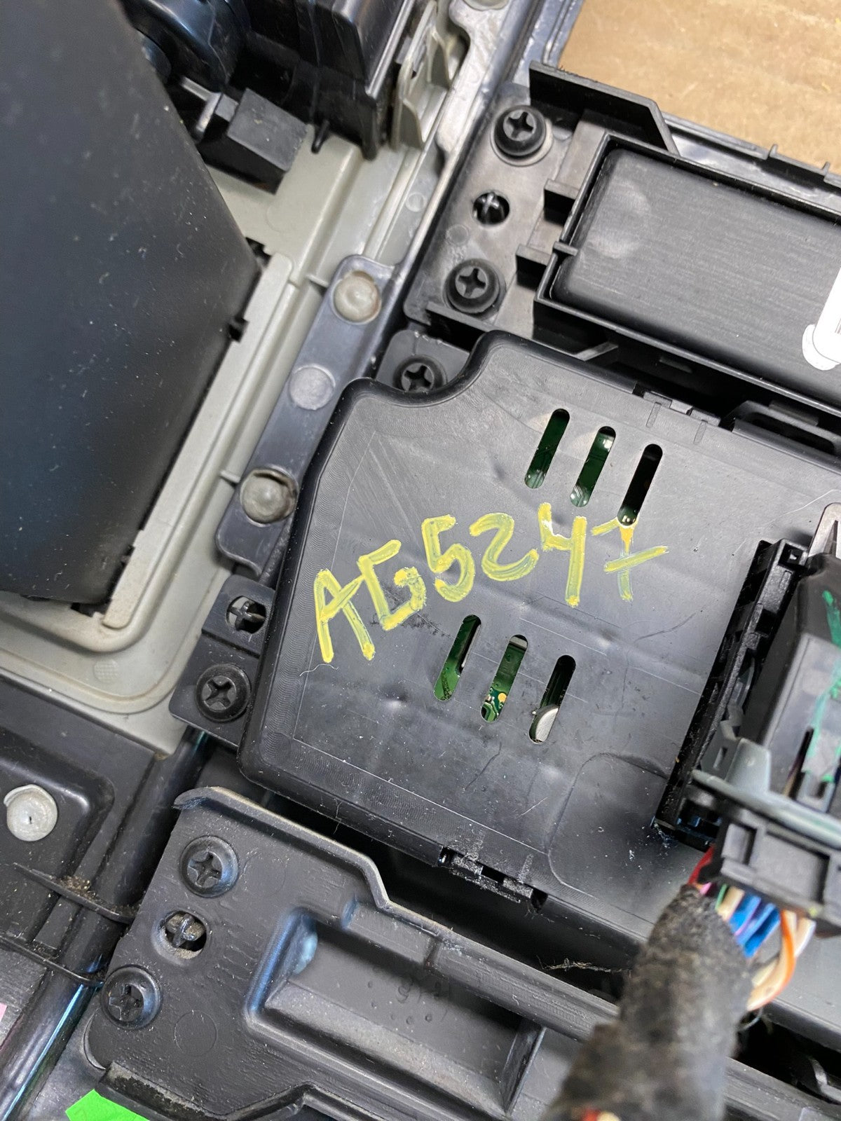 2009 to 2012 Dodge Ram 1500 Center Dash Radio Screen Climate Panel AG5247 DG9