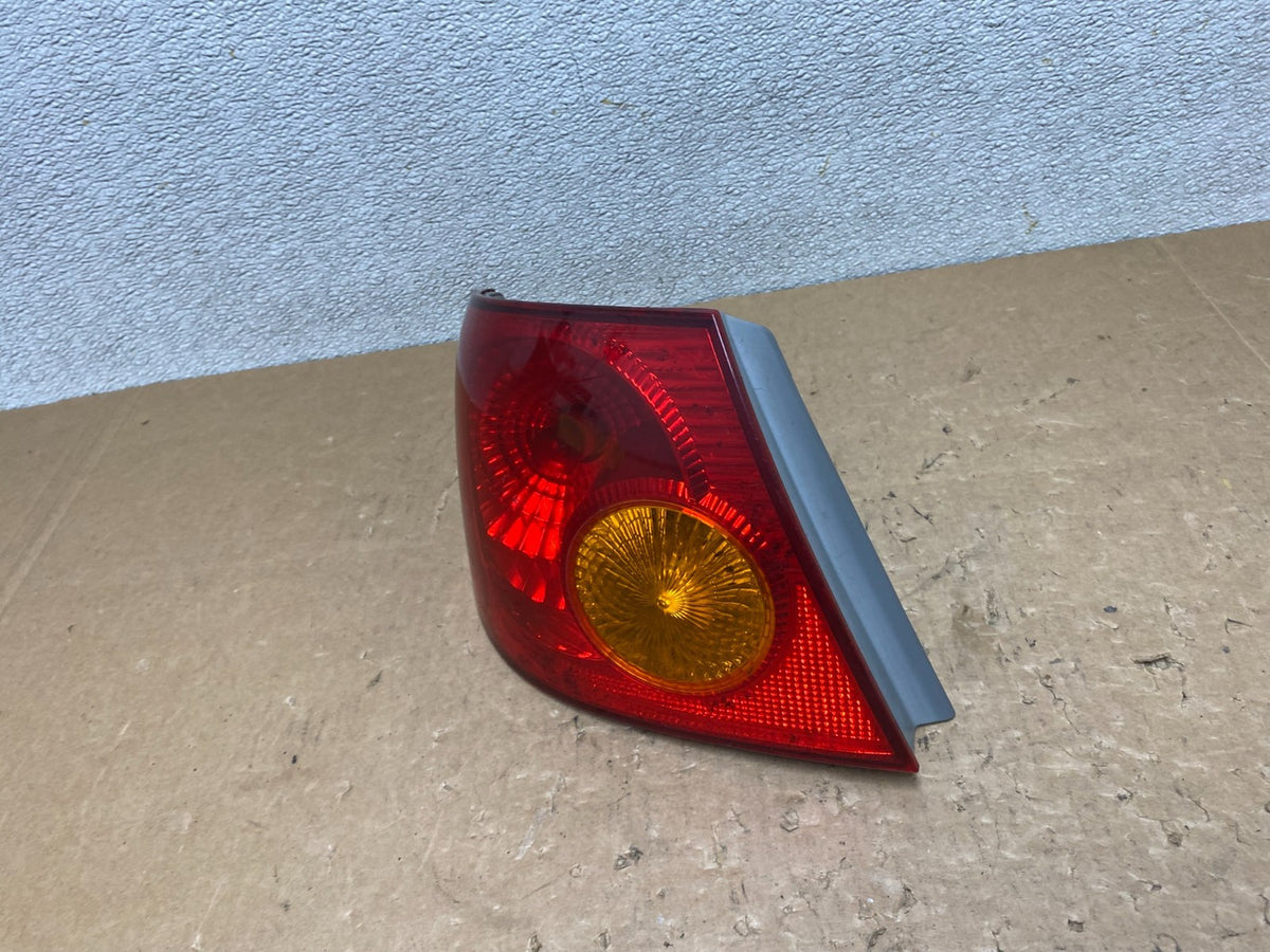 2003 to 2005 Toyota Corolla Left Driver Lh Side Tail Light V5182 DW1