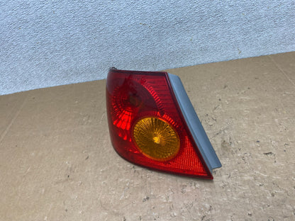 2003 to 2005 Toyota Corolla Left Driver Lh Side Tail Light V5182 DW1