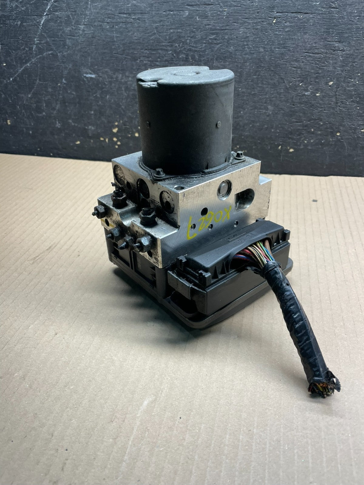 2007 to 2013 BMW X5 E70 ABS Anti-Lock Brake Pump Module OEM x0627 DG2