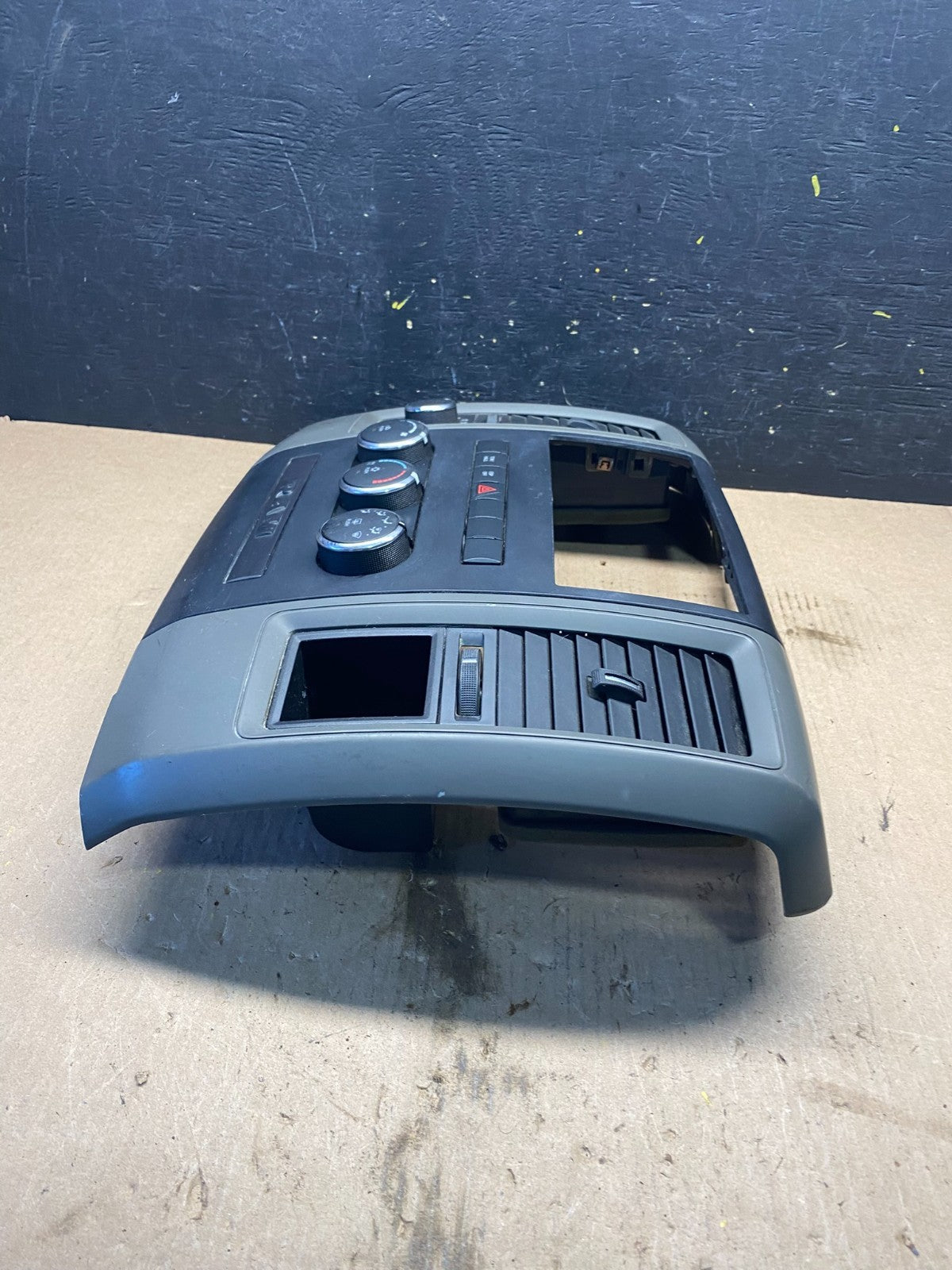 2009 to 2012 Dodge Ram 1500 Center Dash Radio Screen Climate Panel Q7338 DG3