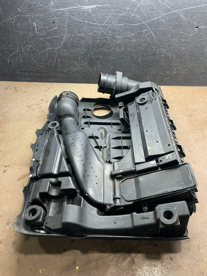 2005 to 2008 Volkswagen Jetta Beetle 2.5L Passat Engine Cover 07k129601j L4156 D6
