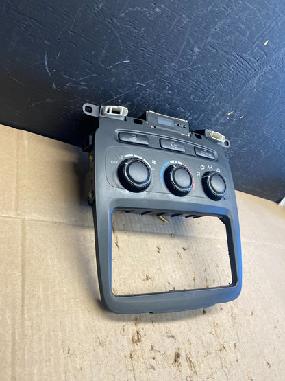 2001 to 2007 Toyota Highlander Climate Control Heater Radio Bezel AC9179 DG2