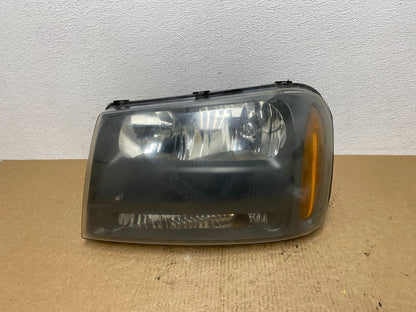2006 2009 Chevrolet Trailblazer Left LH Headlight Flush Half Grille Bar AC16080