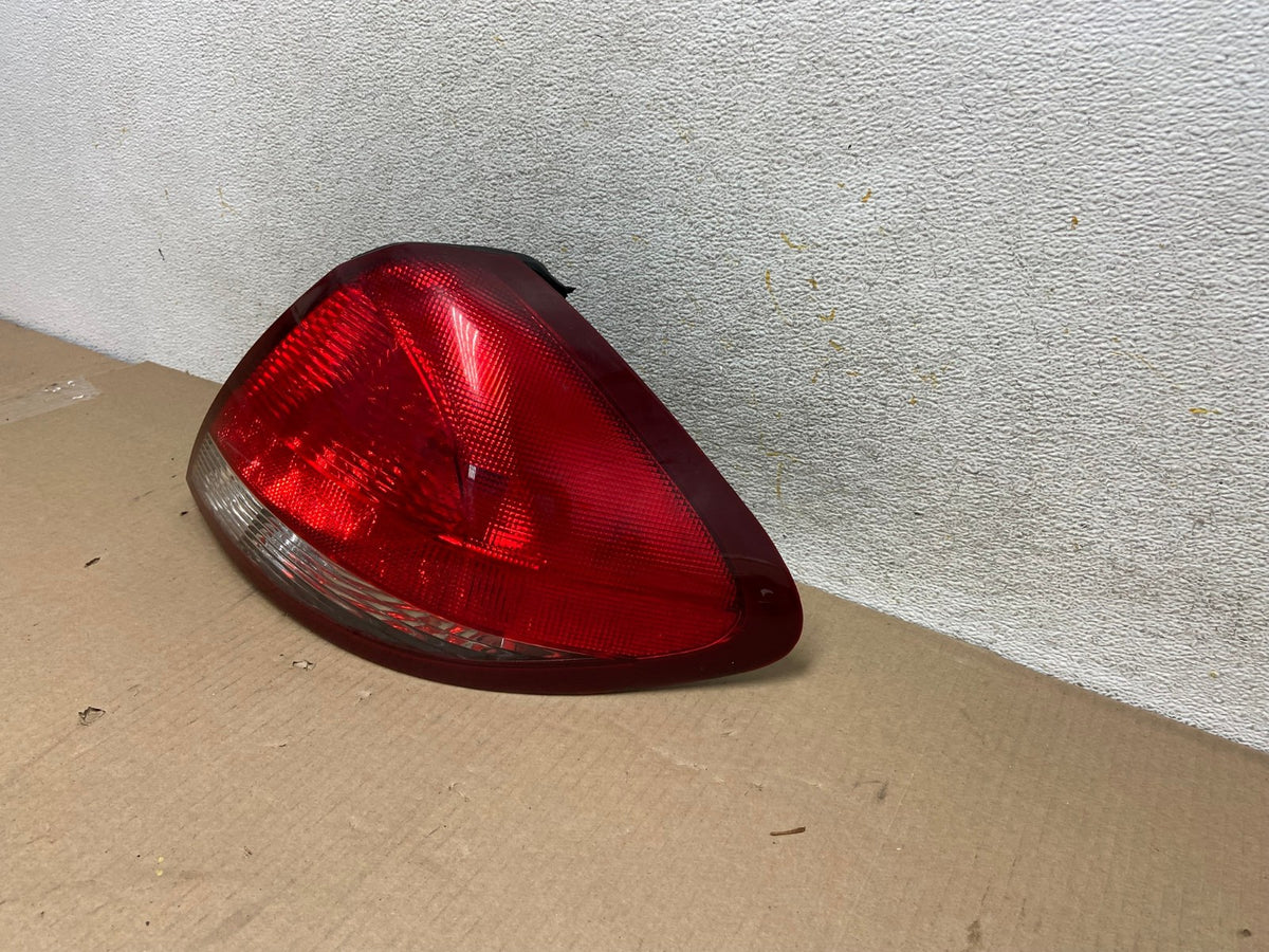 2004 2005 2006 2007 Ford Taurus Right Passenger Side Tail Light AH5709 LK2