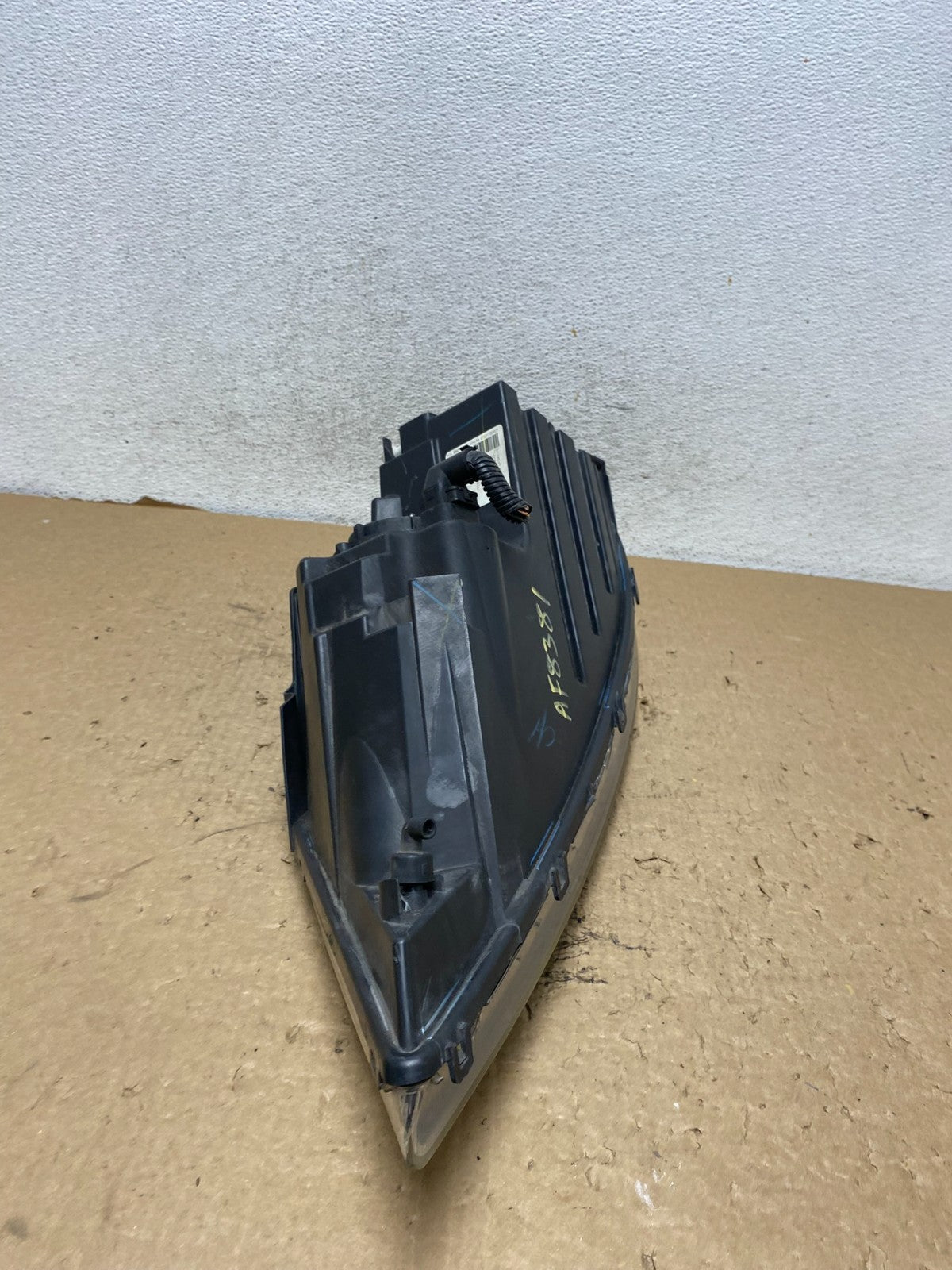 2011 to 2013 Kia Sorento Right Passenger RH Side Headlight Halogen AF8381 DW8