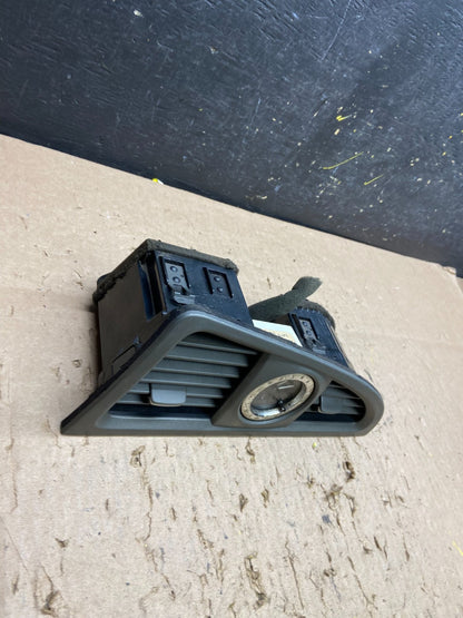 2001-2004 Nissan Pathfinder Center Console Air Vent T6258 DG2