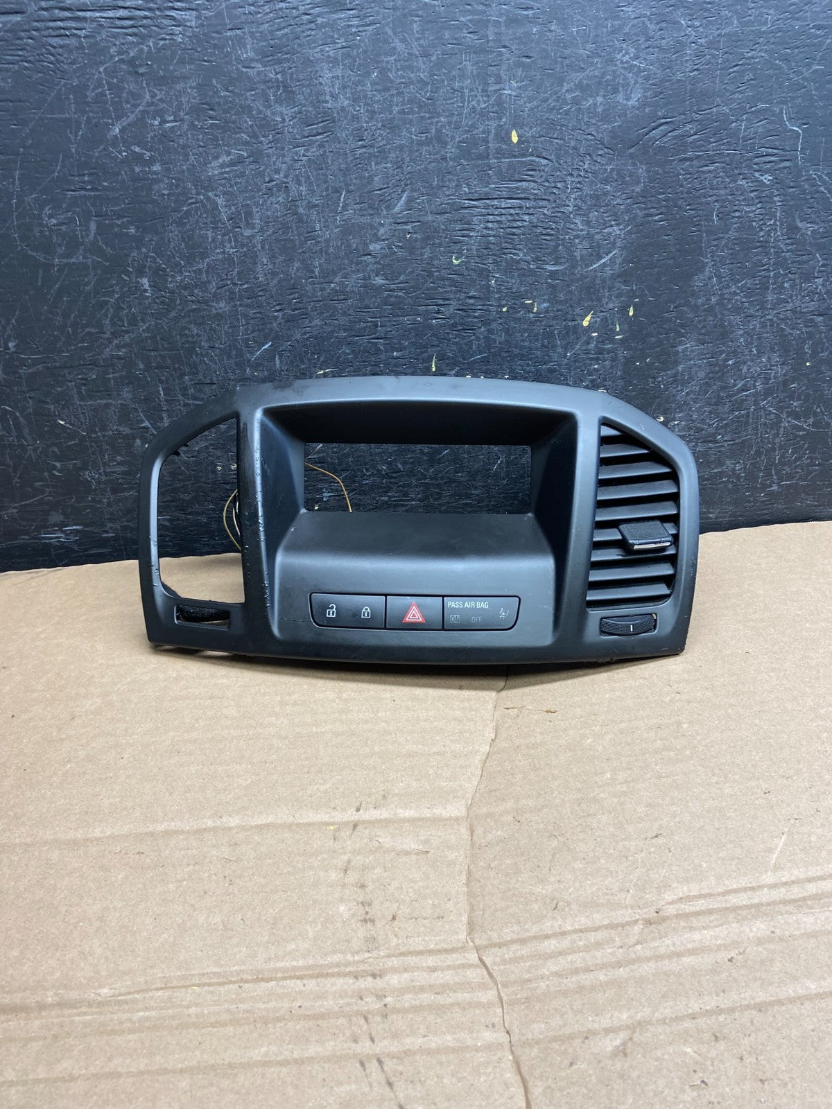 2011 to 2013 Buick Regal Radio Screen Display Air Vent Bezel Trim AF1831 DG0