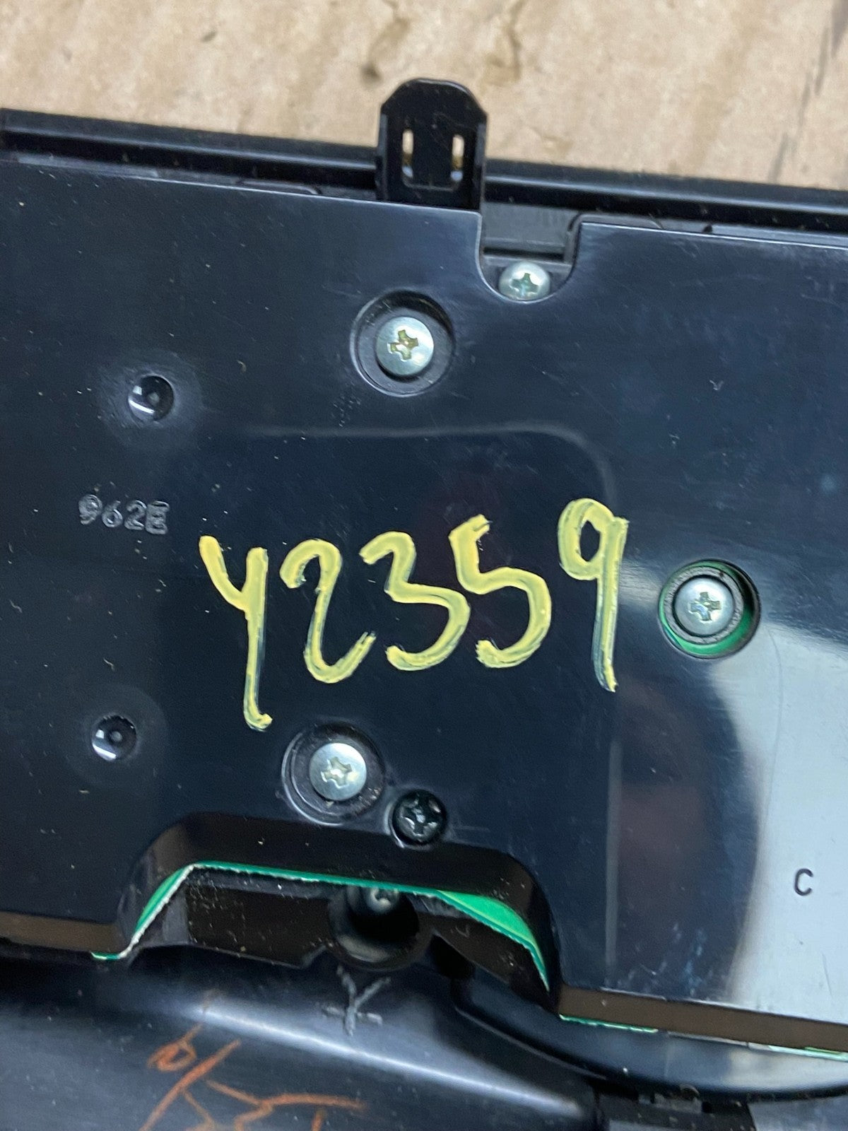2009-2014 Nissan Murano AM FM Radio CD Control Panel Y2359 DG6
