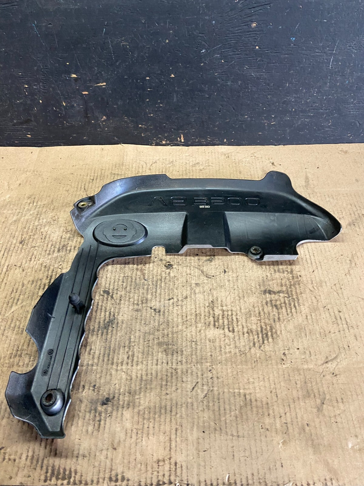 2001 to 2004 Nissan Pathfinder Engine Cover Ornament O0895 DG5