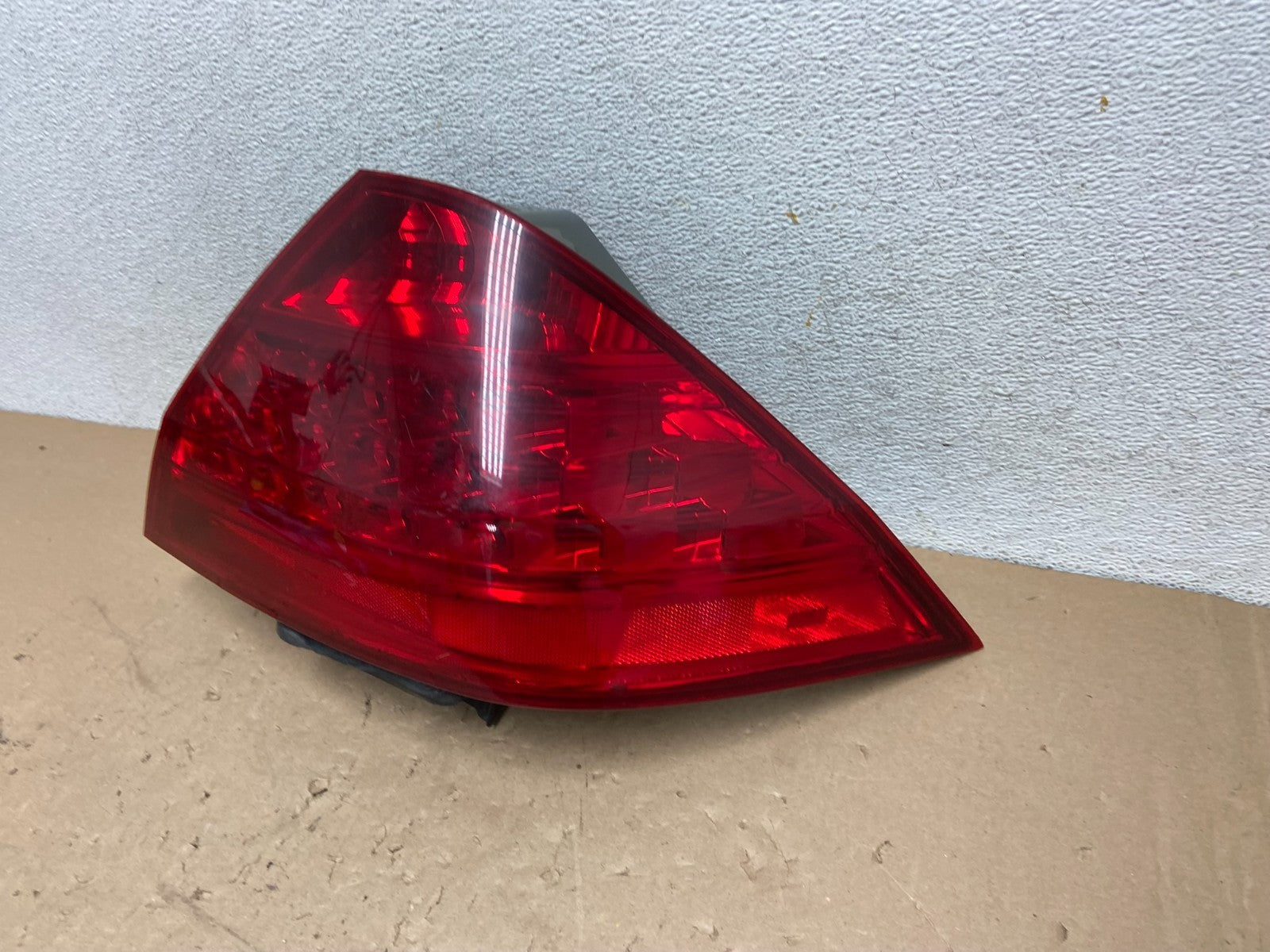 2006 - 2007 Honda Accord Right Passenger Side Tail light AG43121