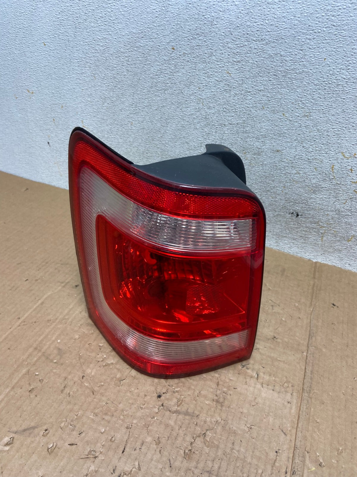 2008 to 2012 Ford Escape Left Driver LH Side Tail Light AI5585 LK0