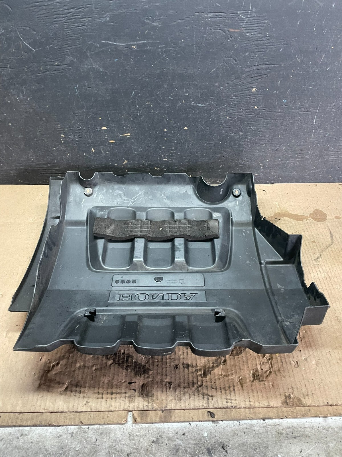 2005 to 2007 Honda Odyssey Black Engine Cover M9000 DG4