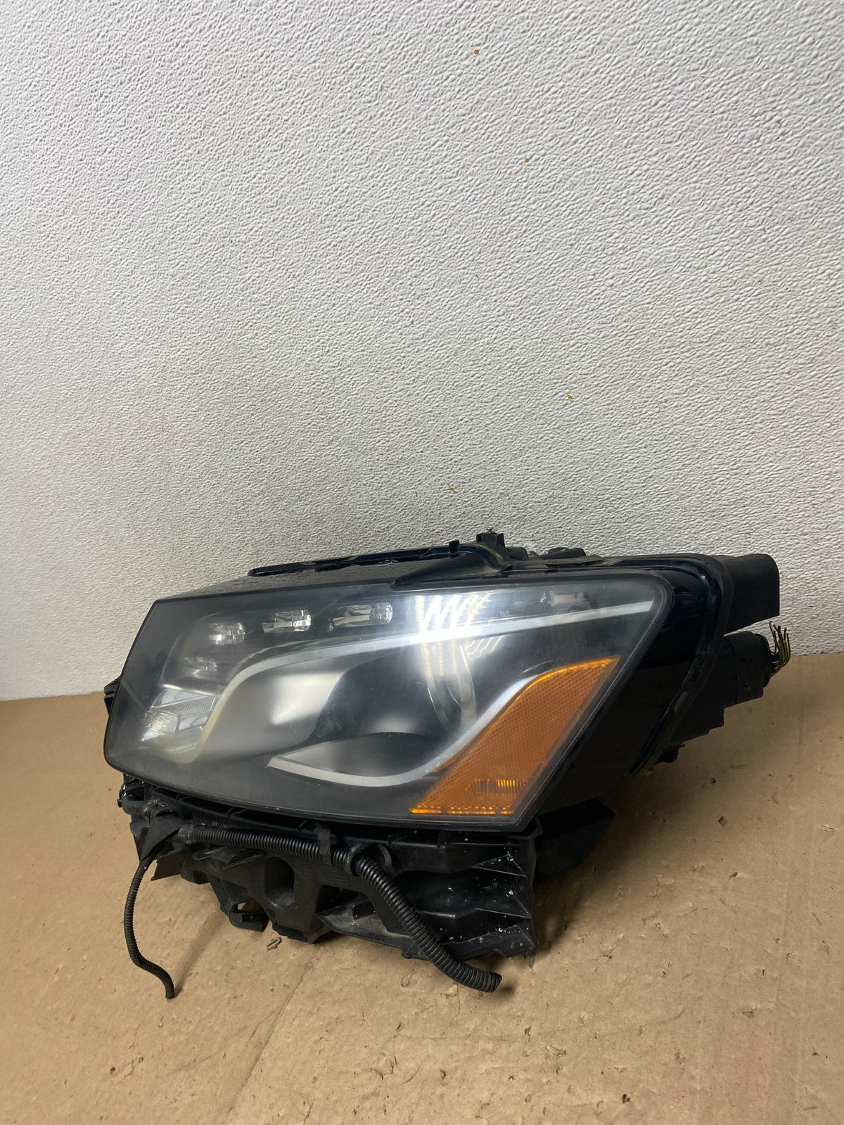 2009-2012 Audi Q5 Left Driver LH Side Xenon HID Headlight AG5389 DW1