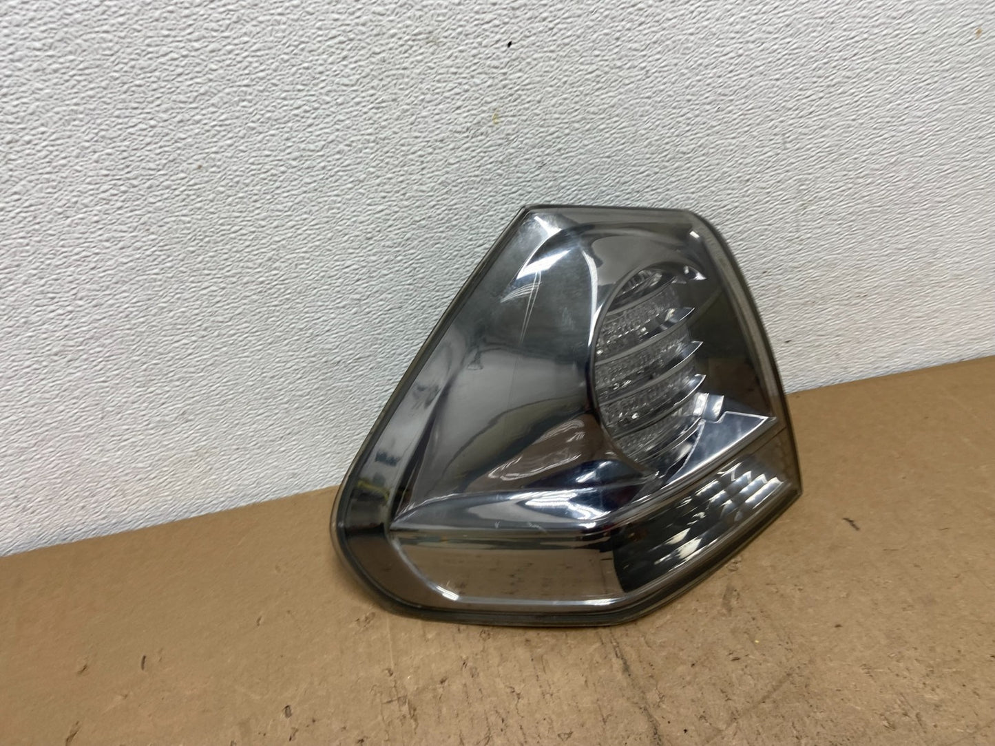 2006 to 2007 Lexus RX400H Left Driver LH Side Tail Light AC7222 DW2