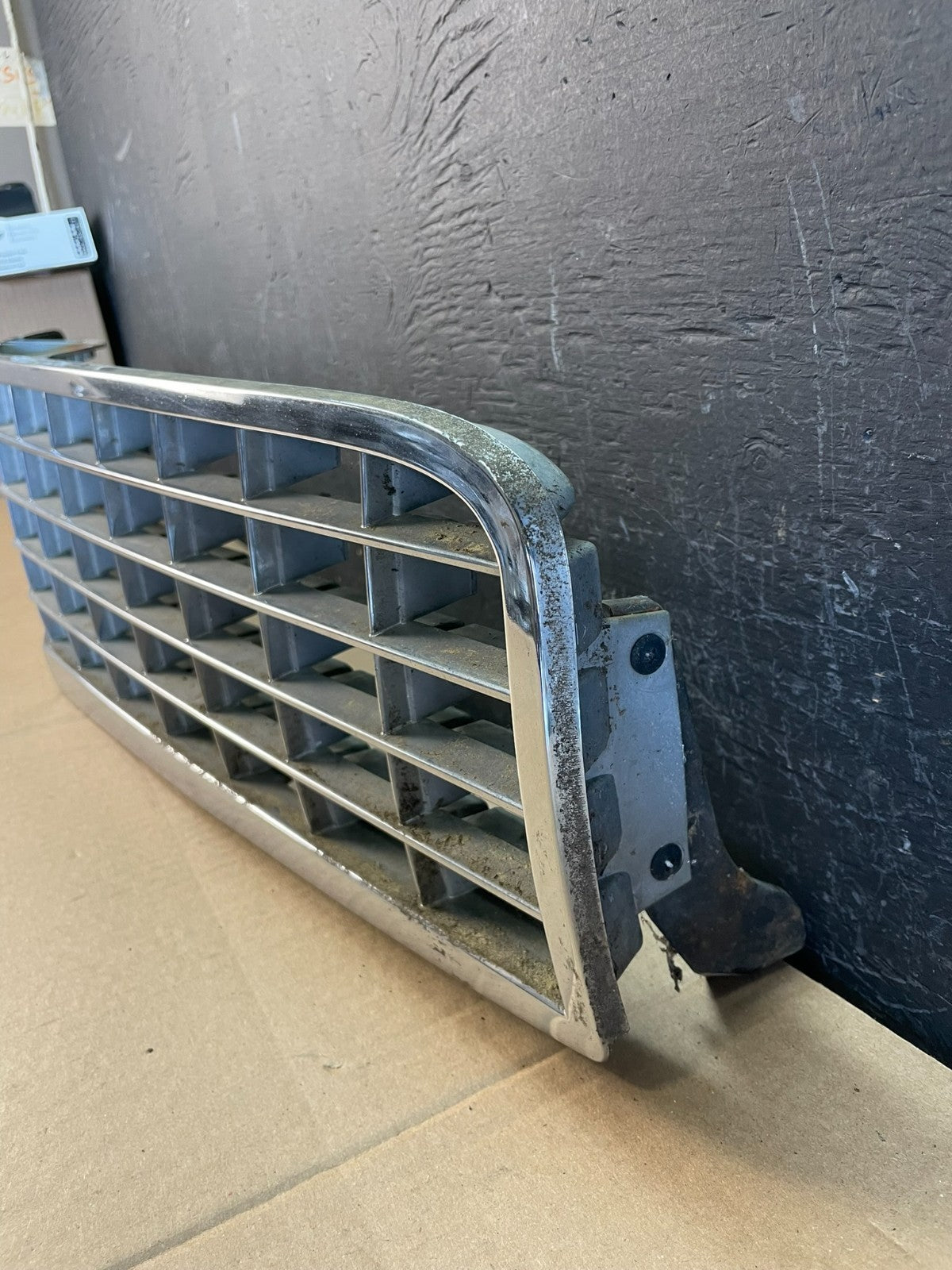 1994 1995 1996 Cadillac Deville Front Upper Grill Grille AC2204 DG1