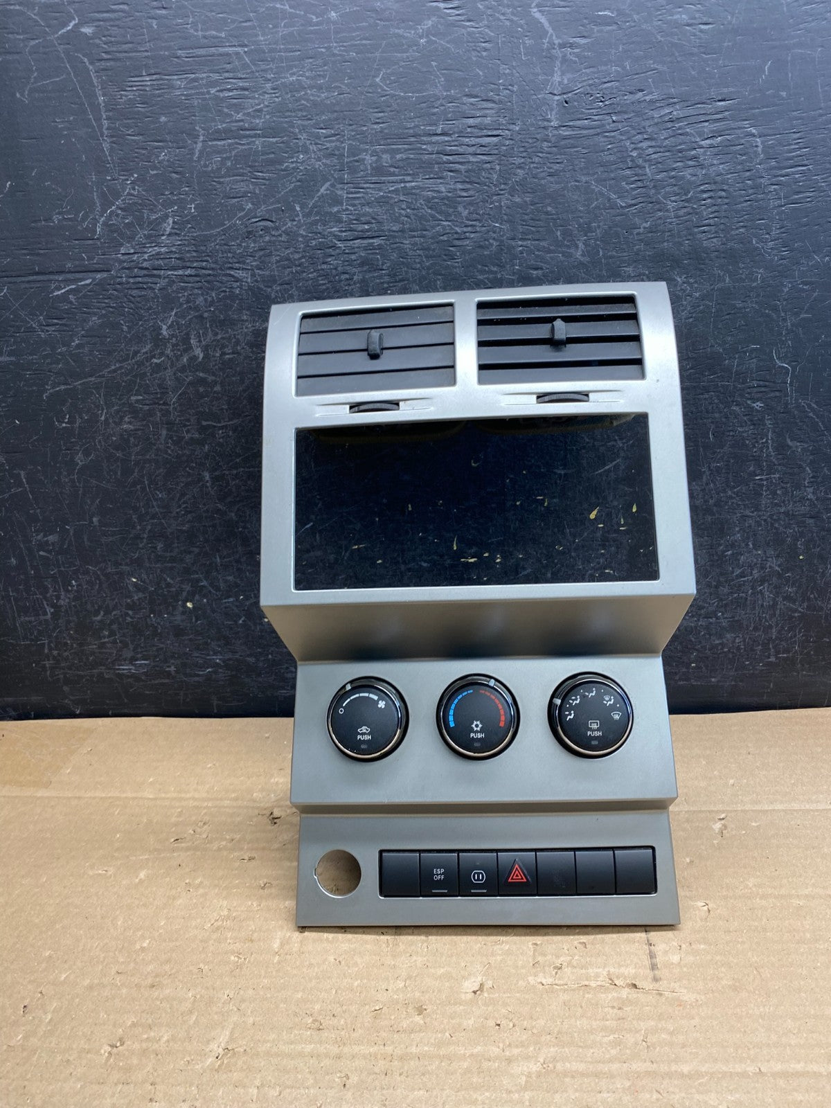 2007 to 2012 Dodge Nitro Dash Climate Temperature Control Radio Bezel AG6444 DG0