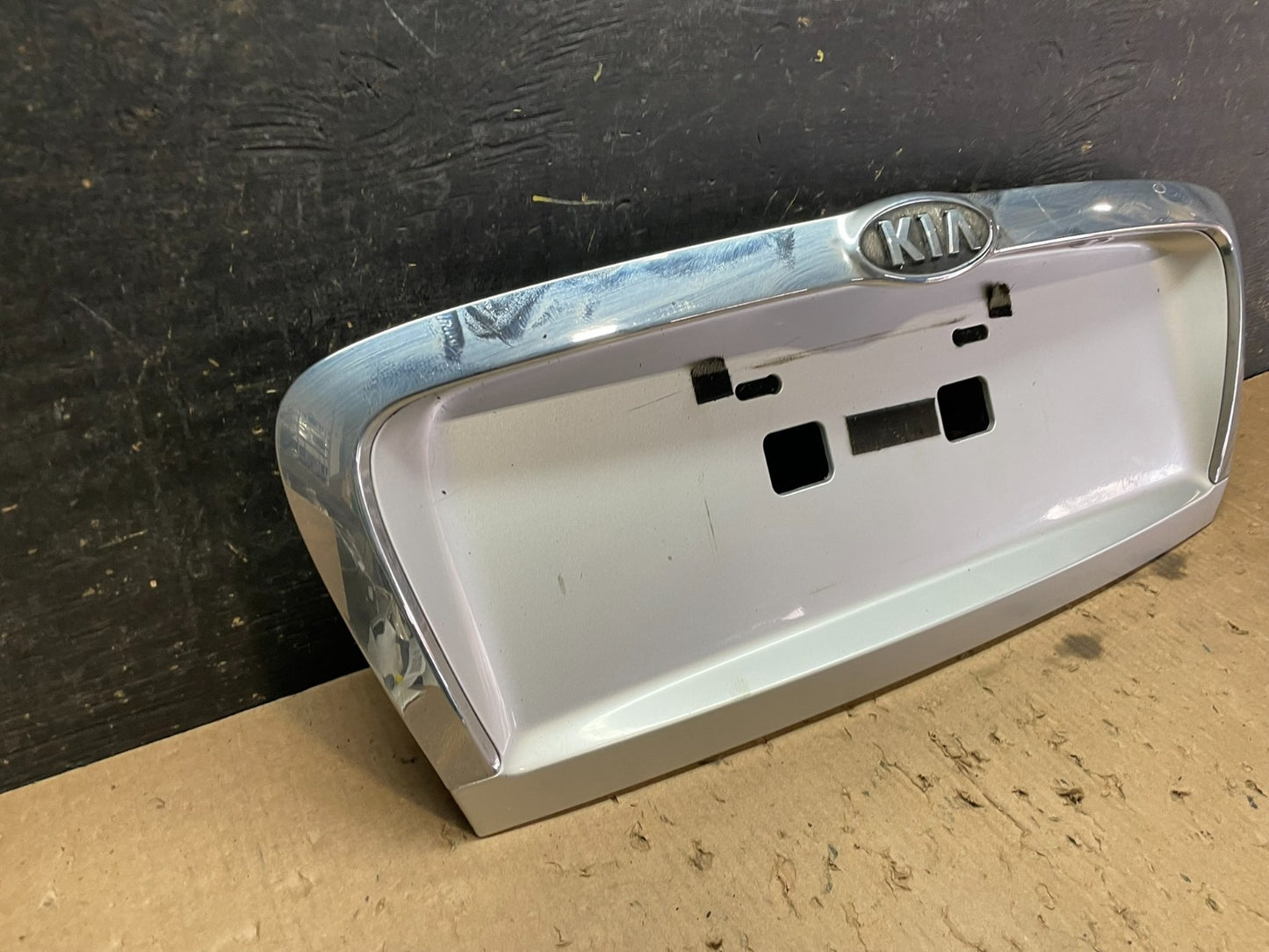 2007 to 2009 Kia Amanti Rear Panel Hatch Gate License Plate Oem Z5572 DG1
