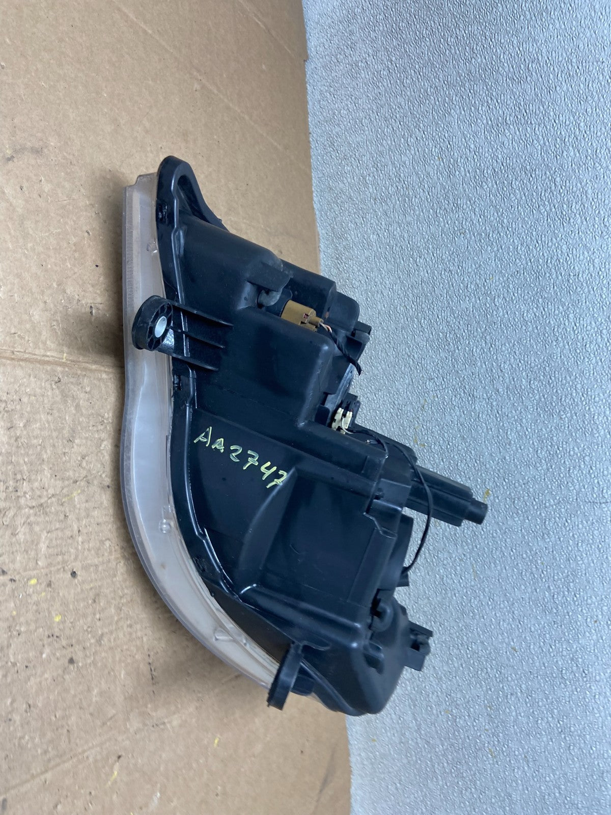 2011 to 2016 Chrysler Town and Country Right Passenger Headlight AA27477